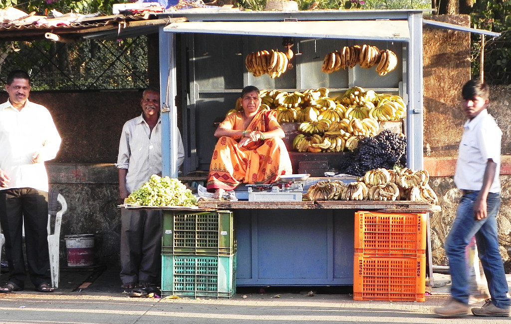 A banana and grape stall along the road in Lonavla.