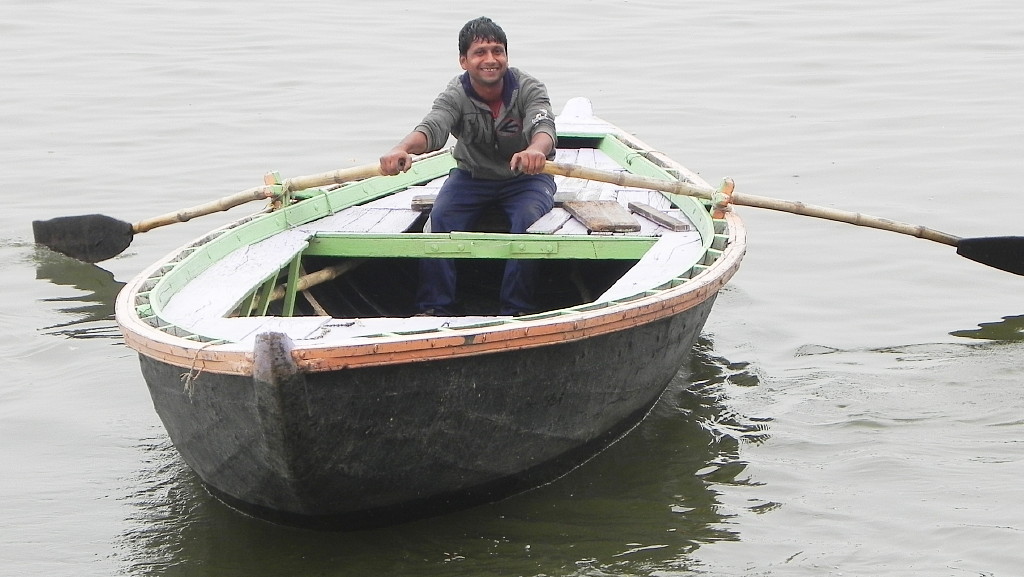 A Ganges boat and rower.